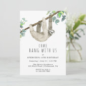 Niedlich Sloth | Come Hang | Funny Kindergeburtsta Einladung (Stehend Vorderseite)