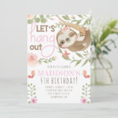 Niedlich Sloth Girl Birthday Einladung (Stehend Vorderseite)