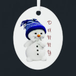 Niedlich Snowman 1. Weihnachtsfeier Ornament Aus Metall<br><div class="desc">Niedlicher Schneemann in einem blauen Skihut, ist auf diesem Metall oval, Baby's 1. Weihnachtsschmuck. Auf diesem zweiseitigen Ornament können Sie den Namen und das Jahr persönlich machen. Die Vorderseite des Ornaments hat den Namen des Babys und die Rückseite des Ornaments lautet "Das erste Weihnachtsjahr des Babys". Eine wunderbare Dekoration auf...</div>