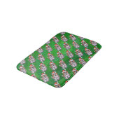 Niedlich St. Bernard in Hat Pattern auf Green Badematte (Schrägansicht)