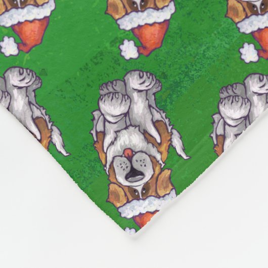 Niedlich St. Bernard in Hat Pattern auf Green Fleecedecke (Ecke)
