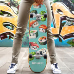 Niedlich Sushi Nigiri Wasabi Maki Roll Skateboard<br><div class="desc">Mit unserem Niedlichen Sushi Nigiri Wasabi Maki Roll Skateboard können Sie Ihr Skateboarden mit Spaß erleben! Dieses spielerische Design besticht durch zauberhafte Sushi-Figuren wie Nigiri, Wespabi und Maki-Rollen, die alle mit charmanten Gesichtern und Set vor einem lebendigen Hintergrund versehen sind. Dieses Motherboard ist perfekt für Sushi- und Skateboardfans geeignet und...</div>