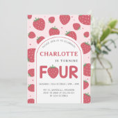 Niedlich Sweet Strawberry 4. Geburtstag Party Rosa Einladung (Stehend Vorderseite)