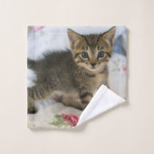 Niedlich Tabby Kitten sieht überraschend aus Badhandtuch Set (Waschlappen)