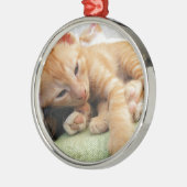 Niedlich Tiger Stripe Kitten Silbernes Ornament (Links)