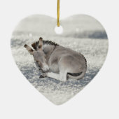 Niedlich Tiny Donkey Foal in Snow Keramik Ornament (Hinten)