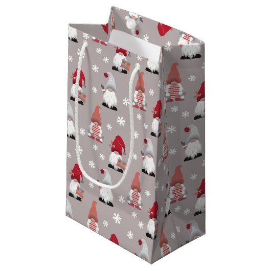 Niedlich Trendy Gnomes Nordic Grau Pink Red Kleine Geschenktüte (Vorderseite Schrägansicht)