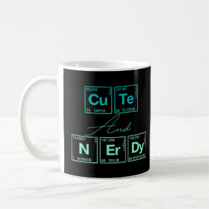 Niedlich und Nerdy geschrieben in Elementen des Pe Kaffeetasse