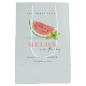 Niedlich unsere kleine Melon Watercolor Blue Baby Mittlere Geschenktüte (Rückseite)