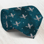 Niedlich Vampire Bat Green Krawatte<br><div class="desc">Eine niedliche Vampirfledermaus,  die sich gerade an einem aquamarinen,  grünen Mondhimmel hängt.  Zu Halloween Spaß.  Originelle Kunst von Nic Squirrell.</div>