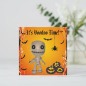 Niedlich Voodoo Doll & Pumpkins Halloween-Party Einladung (Stehend Vorderseite)