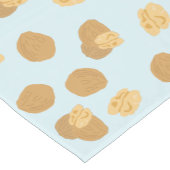 Niedlich Walnut Nut Pattern Pastellblau Kurzer Tischläufer (Ecke)