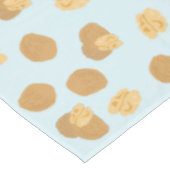 Niedlich Walnut Nut Pattern Pastellblau Tischdecke (Schrägansicht)