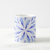 niedlich-weiß-blaue Blätter Blume Kaffeetasse (Mittel)