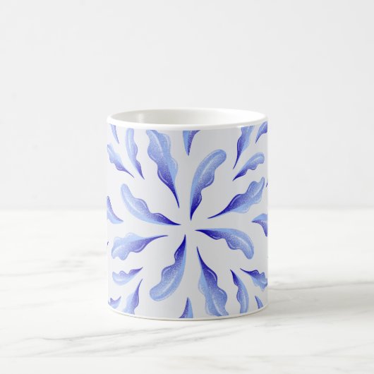 niedlich-weiß-blaue Blätter Blume Kaffeetasse (Mittel)