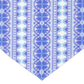 Niedlich-weiß-blaue ukrainische Streifen Tischdecke (Schrägansicht)