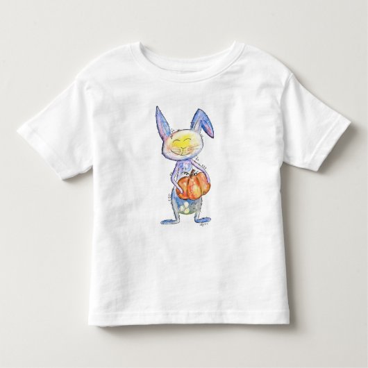 Niedlich Whimsical Bunny Holding a Pumpkin Kleinkind T-shirt (Vorderseite)