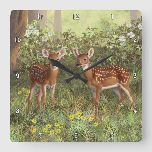 Niedlich Whitetail Deer Twin Fawns Quadratische Wanduhr (Vorderseite)