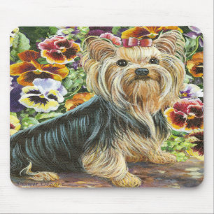 Niedlich Yorkshire Terrier in den Stiefmütterchen Mousepad