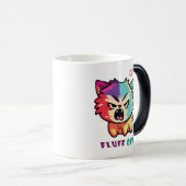 Niedlich zornige Katze, die Fluff abschaut. Verwandlungstasse (VorderseiteRechts)