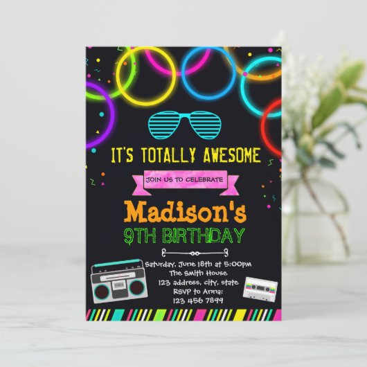 Niedliche 80er-Party Einladung (Stehend Vorderseite)