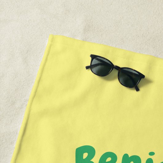 Niedliche Abbildung eines roten Panda-Cartoon Strandtuch (Beispiel)