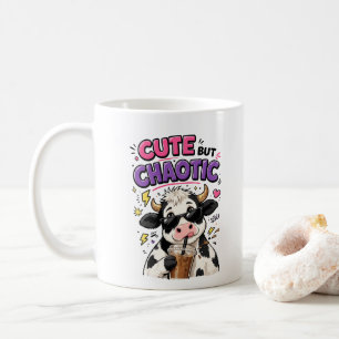 Niedliche, aber chaotische Kuh mit Eiskaffee Kaffeetasse