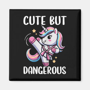 Niedliche, aber gefährliche Unicorn Karate Girl Ta Magnet