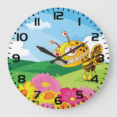 Niedliche, aber graue Monsterbiene in einer Blume Große Wanduhr (Vorderseite)