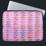 Niedliche Abstrakte geometrische Formen in Lavende Laptopschutzhülle<br><div class="desc">Ein lustiges geometrisches Gemälde mit bunten abstrakten Dreiecksformen auf einem niedlichen Lavendelhintergrund.</div>
