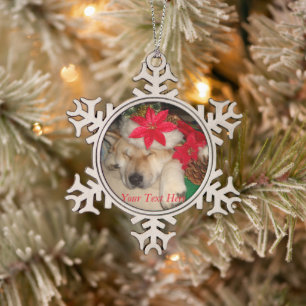 niedliche Akita-Hundeschlafenweihnachtshutkegel Schneeflocken Zinn-Ornament