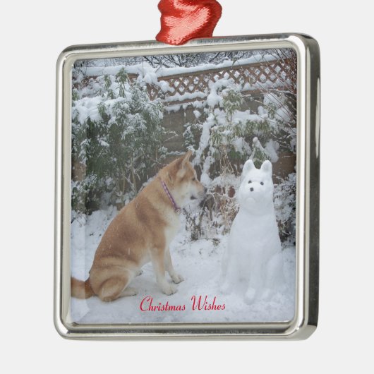 niedliche akita sitzend Schneehunde Silbernes Ornament (Links)