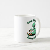 Niedliche Alien und Niedliche Katze. Funny Animal Kaffeetasse (VorderseiteRechts)