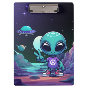 Niedliche Alien und Raumfahrt Klemmbrett