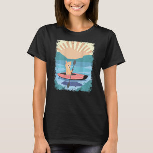 Niedliche Alpaca im Kajak am See bei Sonnenunterga T-Shirt