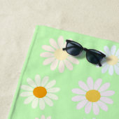 Niedliche Aquarellfarben Daisy Pattern Grün Strandtuch (Beispiel)