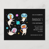 Niedliche Astronautentiere schweben zum Geburtstag Einladungspostkarte (Vorderseite)