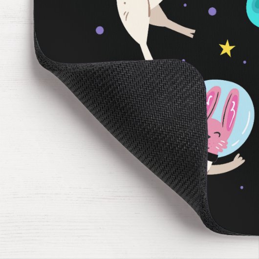 Niedliche Astronautentiere schwimmen im Weltraum Mousepad (Ecke)