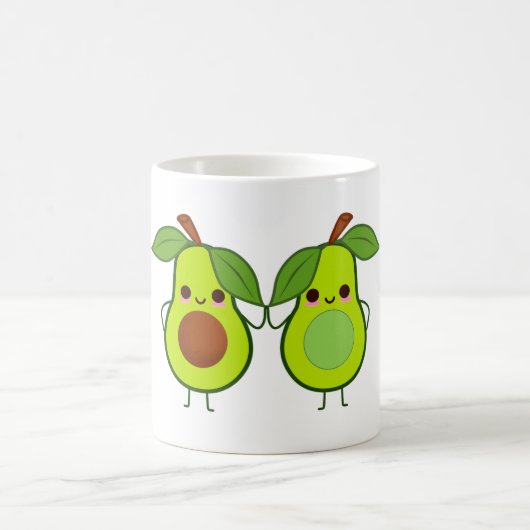 Niedliche Avocados, die Tasse halten (Mittel)