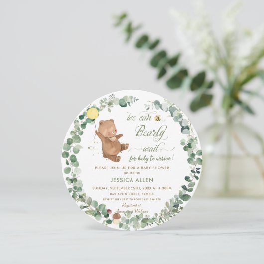 Niedliche Baby Bear Greenery Gender Neutral Baby D Einladung (Stehend Vorderseite)