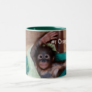Niedliche Baby-Orang-Utan Welle hallo Zweifarbige Tasse