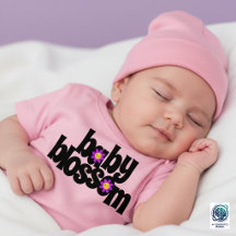 Niedliche Babyblüten lächeln Lila Milchprodukte
