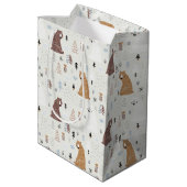 Niedliche Bären im Holzmuster Mittlere Geschenktüte (Rückseite Schrägansicht)