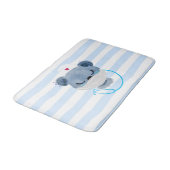 Niedliche Bärennahrung mit einer medizinischen Mas Badematte (Schrägansicht)