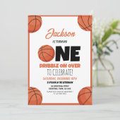 Niedliche Basketballsportkids 1. Geburtstag Einladung (Stehend Vorderseite)