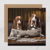 Niedliche Basset-Hunde beim Lesen einer Zeitung Einladung (Vorne/Hinten)