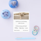 Niedliche Beige Katzen Schlafen auf Beige Bett Flyer (Einzeln)