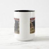 Niedliche Beltie Kuh und Kalb - Belassene Galloway Tasse (Zentrum)