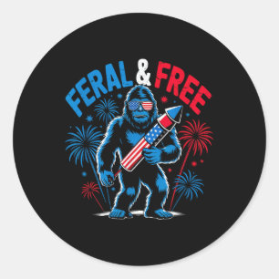 Niedliche Bigfoot Feral, aber kostenlos 4. Juli Ju Runder Aufkleber