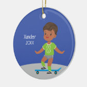 Niedliche Black Boy Skateboard Keramik Ornament (Links)